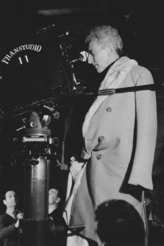 Jean Cocteau, à la caméra de « Testament d'Orphée »